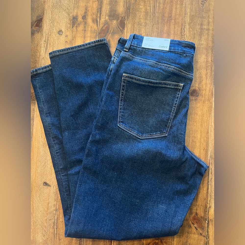 American Eagle Curvy Mom Jean
